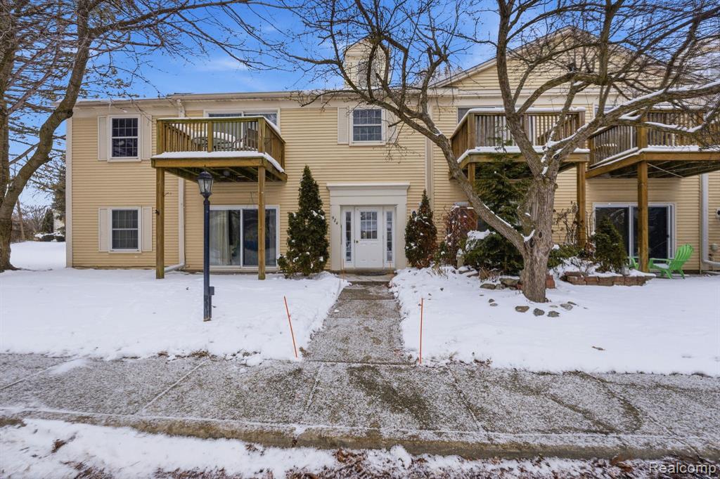 924 Chestnut Hill Drive, F, Auburn Hills, MI 48326 — front exterior
