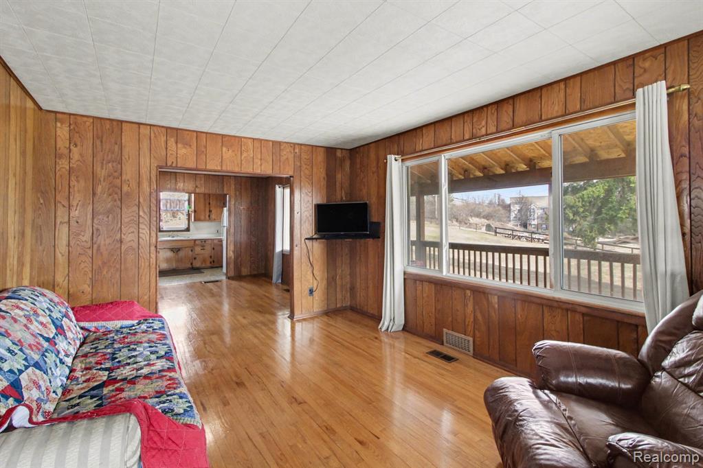 660 W Walton Boulevard, Pontiac, MI 48340 — Photo 12