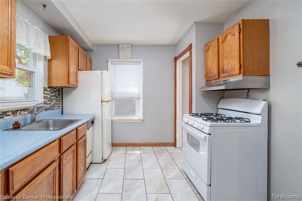 9388 Salem, Redford, MI 48239 — Photo 6