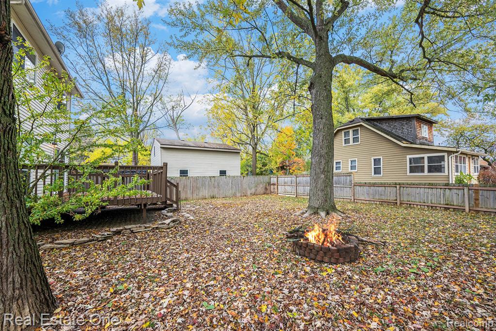 4910 Chipman Drive, Waterford, MI 48327 — Photo 15