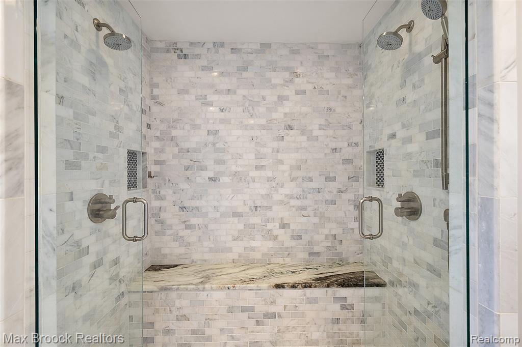 1933 Lone Pine Road, Bloomfield Hills, MI 48302 — Photo 24