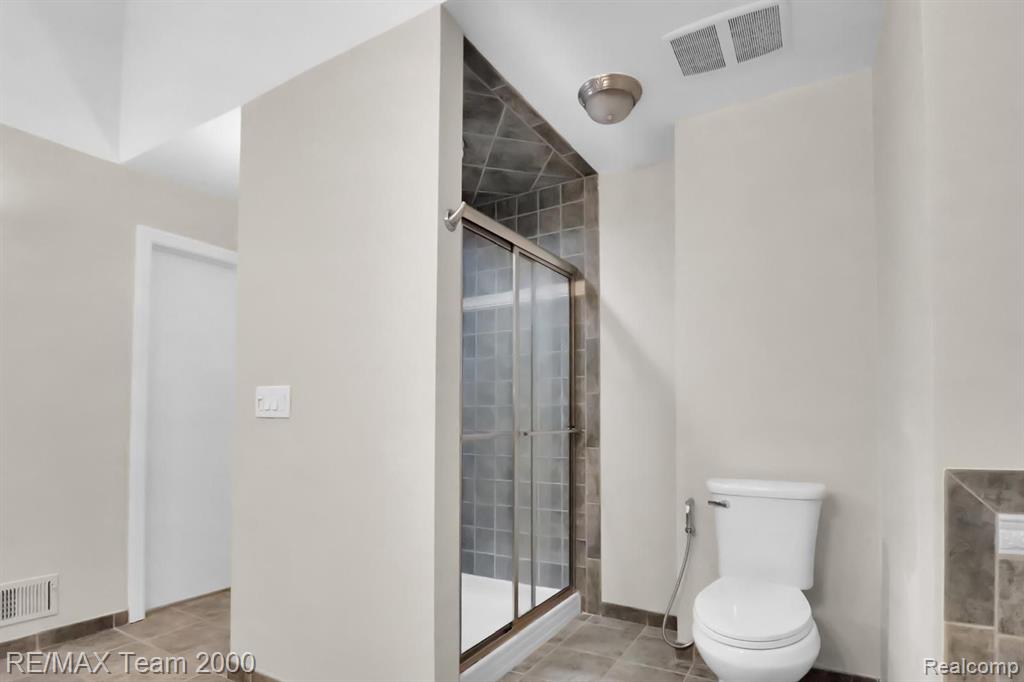 5 Timberlane Court, Dearborn, MI 48126 — Photo 11