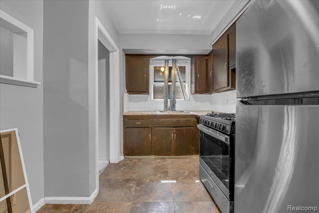 9935 Pierson St, Detroit, MI 48228 — Photo 3