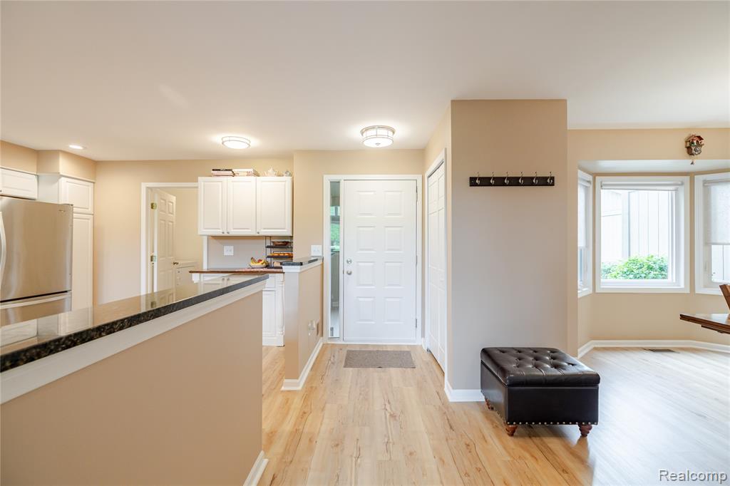 9892 Hawthorne Glen Drive, Grosse Ile, MI 48138 — Photo 3