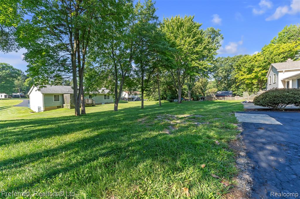 9366 Wild Oaks Circle, South Lyon, MI 48178 — Photo 45