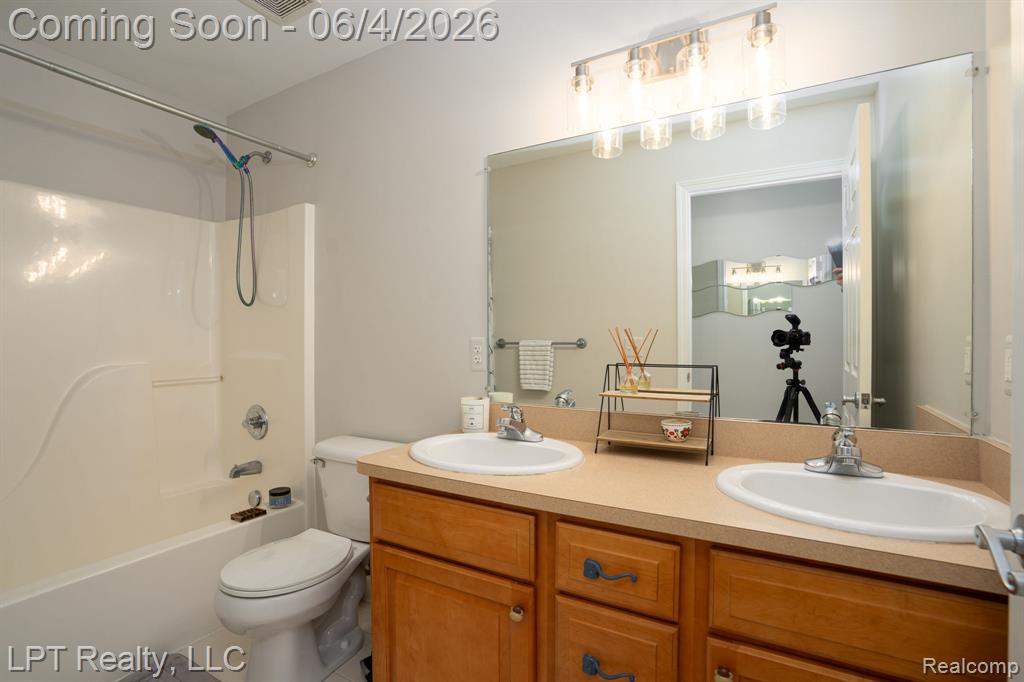 1366 Hidden Wood Court, Grand Blanc, MI 48439 — Photo 34