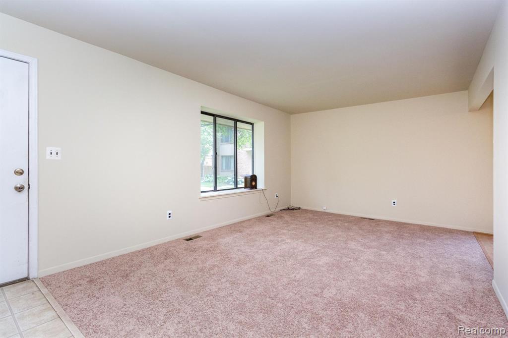 41727 Bedford Drive, 83, Canton, MI 48187 — Photo 5