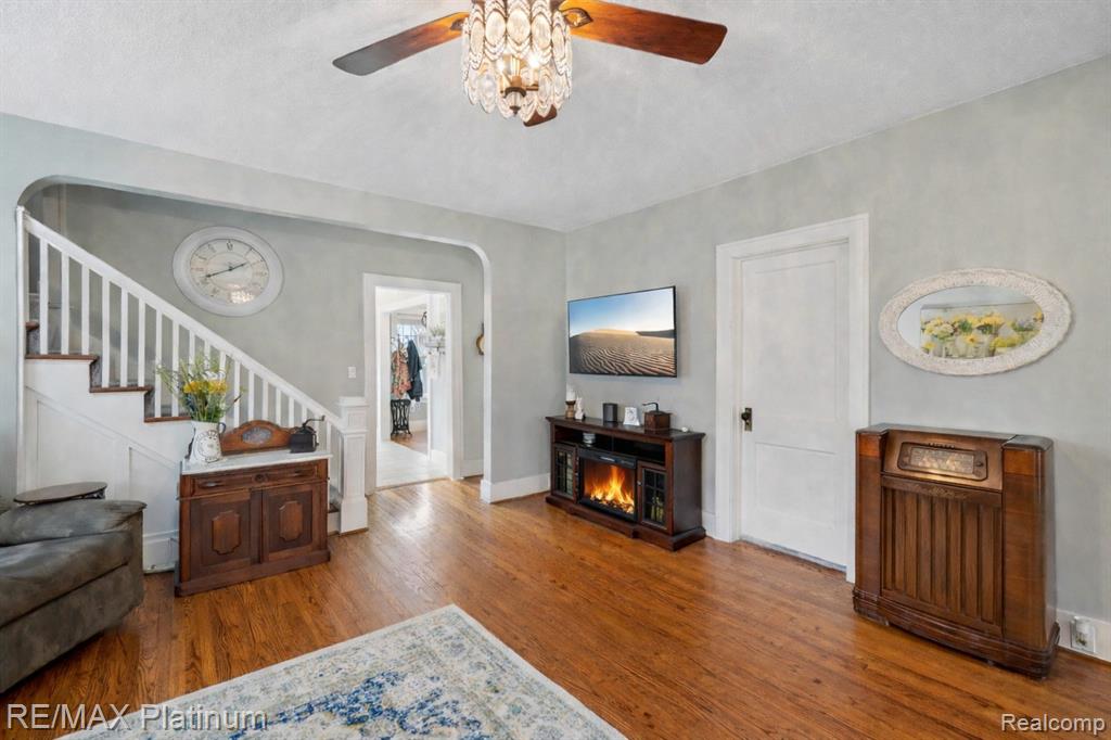 409 S Walnut Street, Howell, MI 48843 — Photo 4