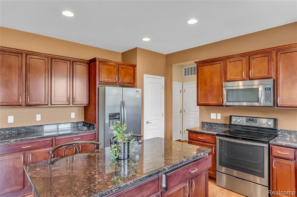 6119 AMBER Lane, Grand Blanc, MI 48439 — Photo 12