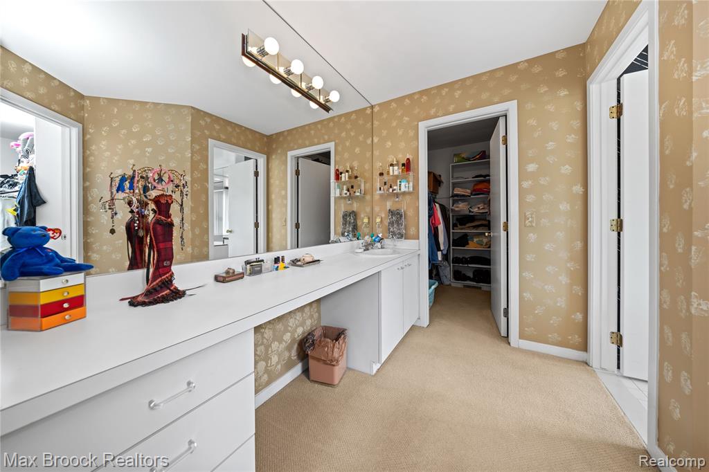 6684 Stonebridge E, West Bloomfield, MI — Photo 42