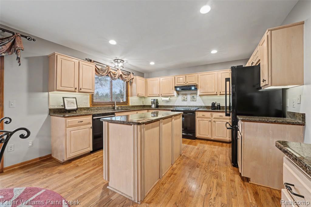 247 Glenmoor Drive S, Rochester, MI 48307 — Photo 12