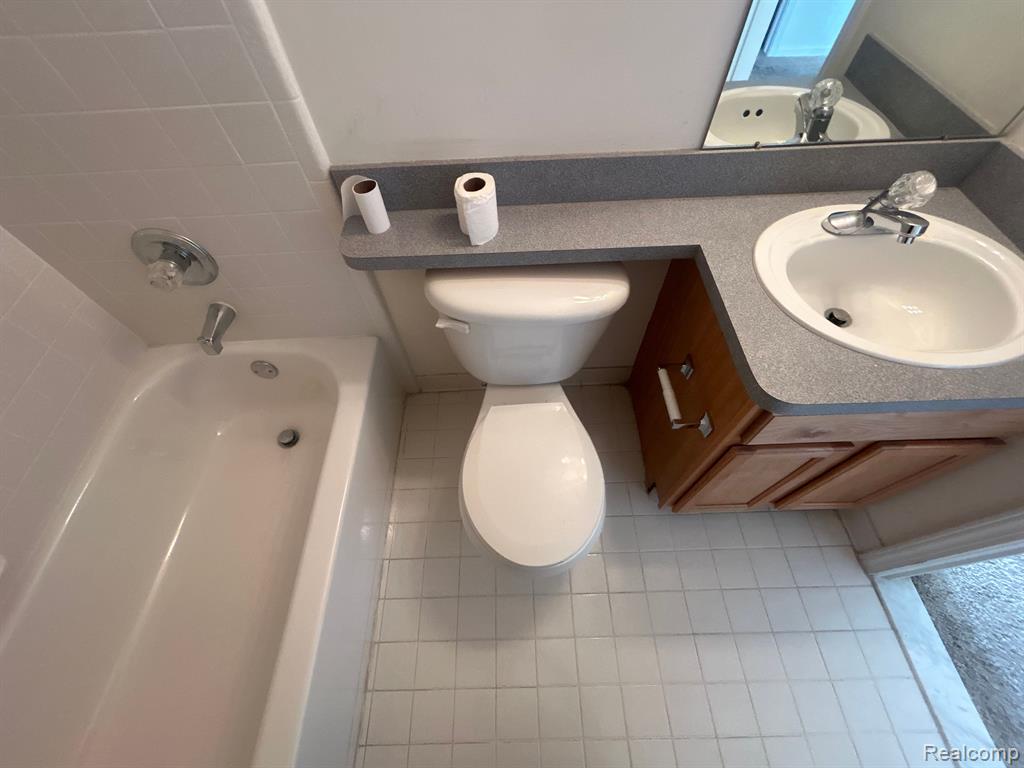 45401 DIAMOND POND Drive, Macomb, MI 48044 — Photo 13