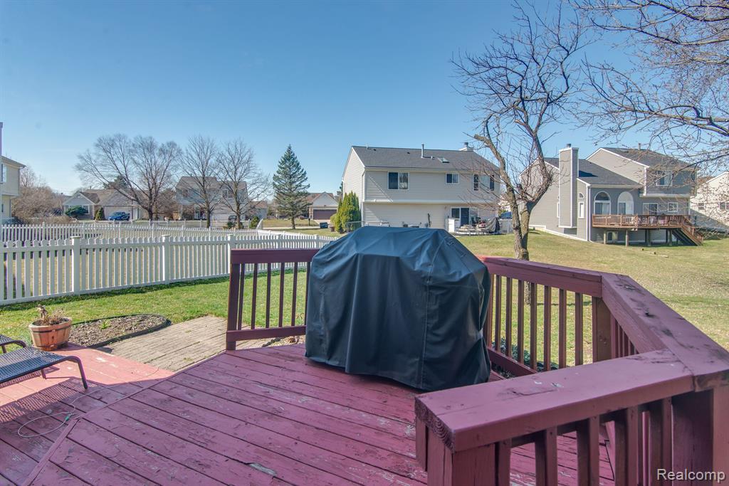 348 VICTORIAN Lane, Belleville, MI 48111 — Photo 26