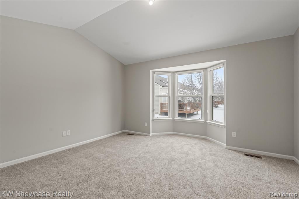 462 Woodhaven Drive, Commerce Twp, MI 48390 — Photo 16