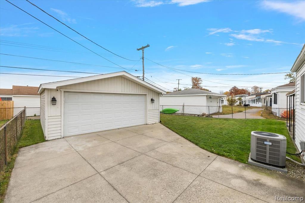 18053 S Wind Drive, Fraser, MI 48026 — Photo 5