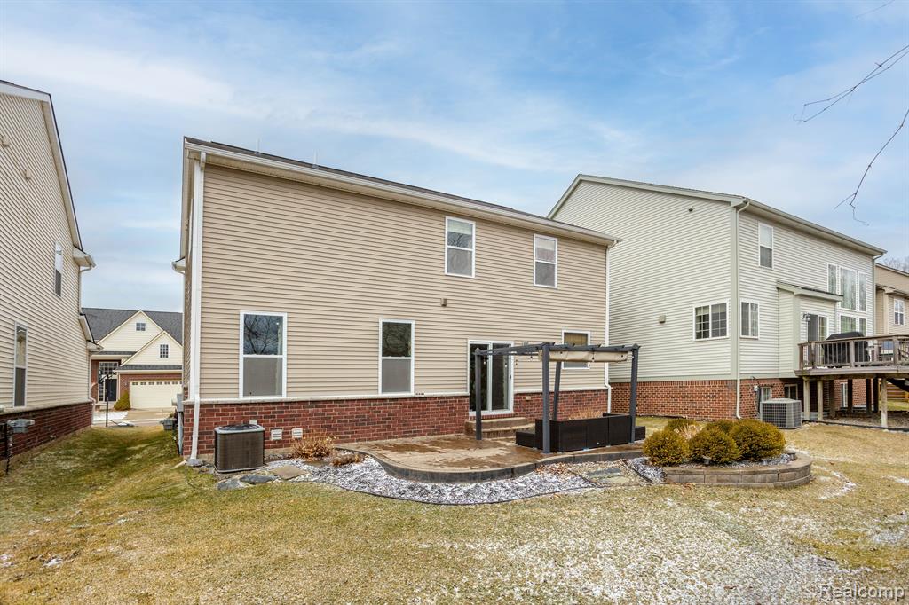 27086 MAXWELL, Novi, MI — Photo 34