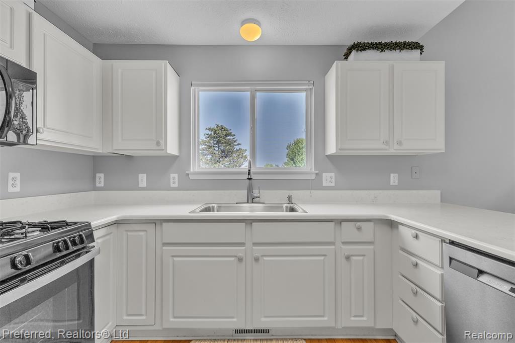 77 Sedum, Howell, MI 48843 — Photo 21