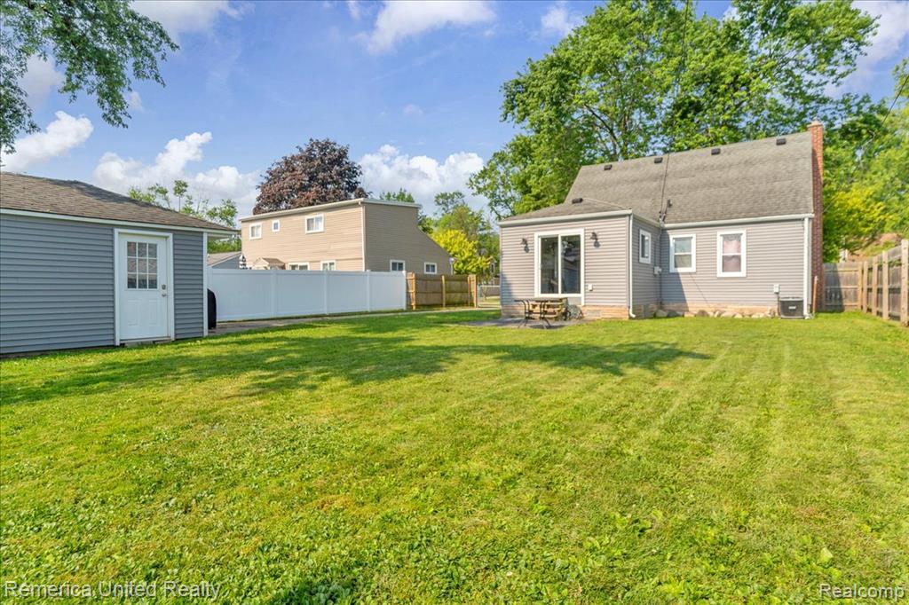 4240 Mandalay Avenue, Royal Oak, MI 48073 — Photo 25