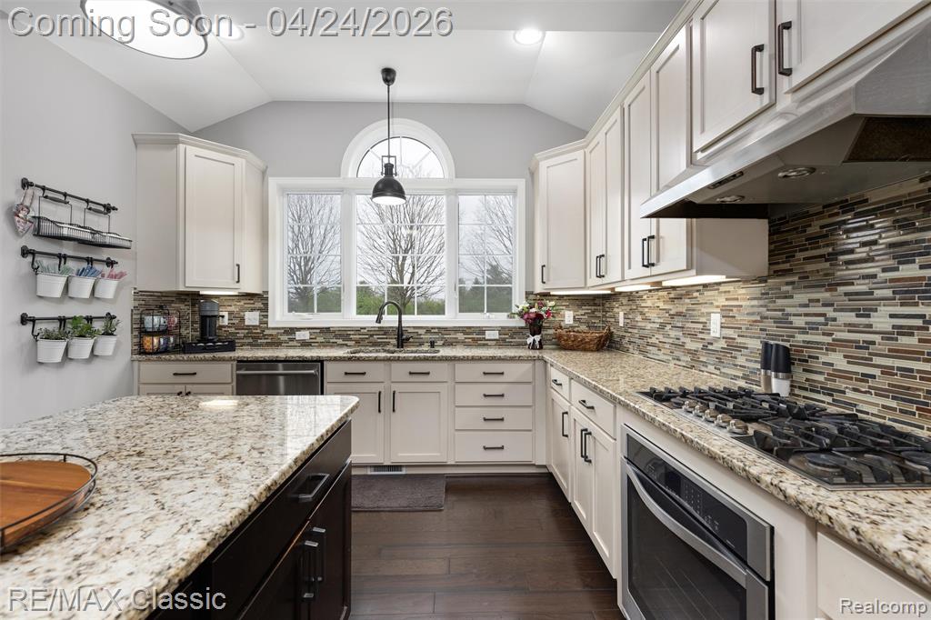 50282 Langley Drive, Novi, MI — Photo 15