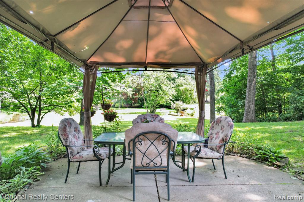 1521 Thread Valley, Holly, MI 48442 — Photo 10