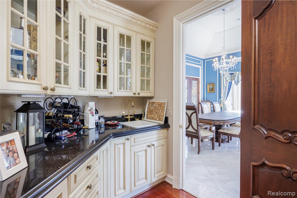 5165 Abbey Road, Rochester, MI, 48306