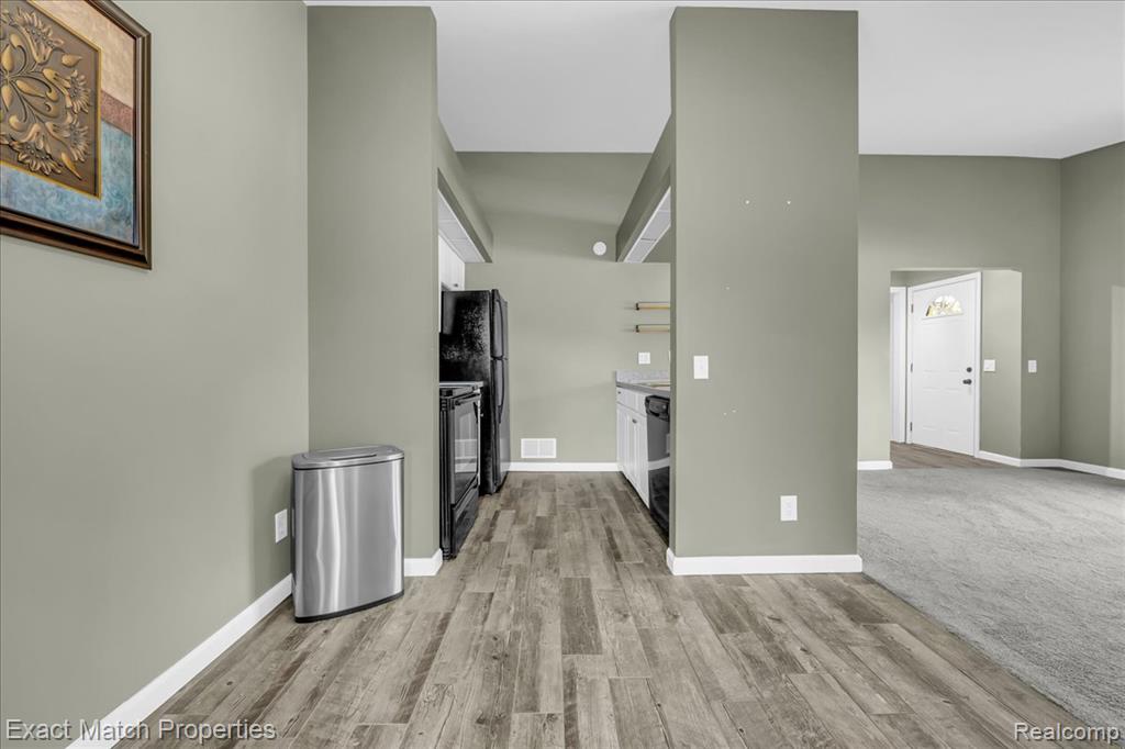 4 Willow Way, Waterford, MI 48328 — Photo 14