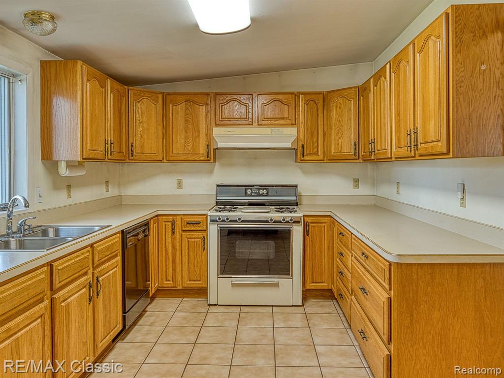 78 MARGARET Street, Whitmore Lake, MI 48189 — Photo 10