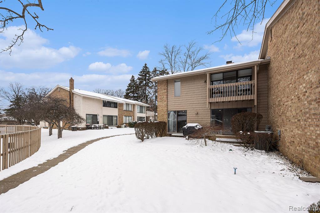 7411 Pebble Point, West Bloomfield, MI — Photo 3