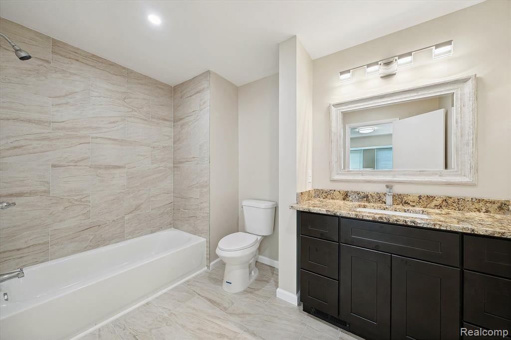 3074 LINDENWOOD Drive, Dearborn, MI 48120 — Photo 15