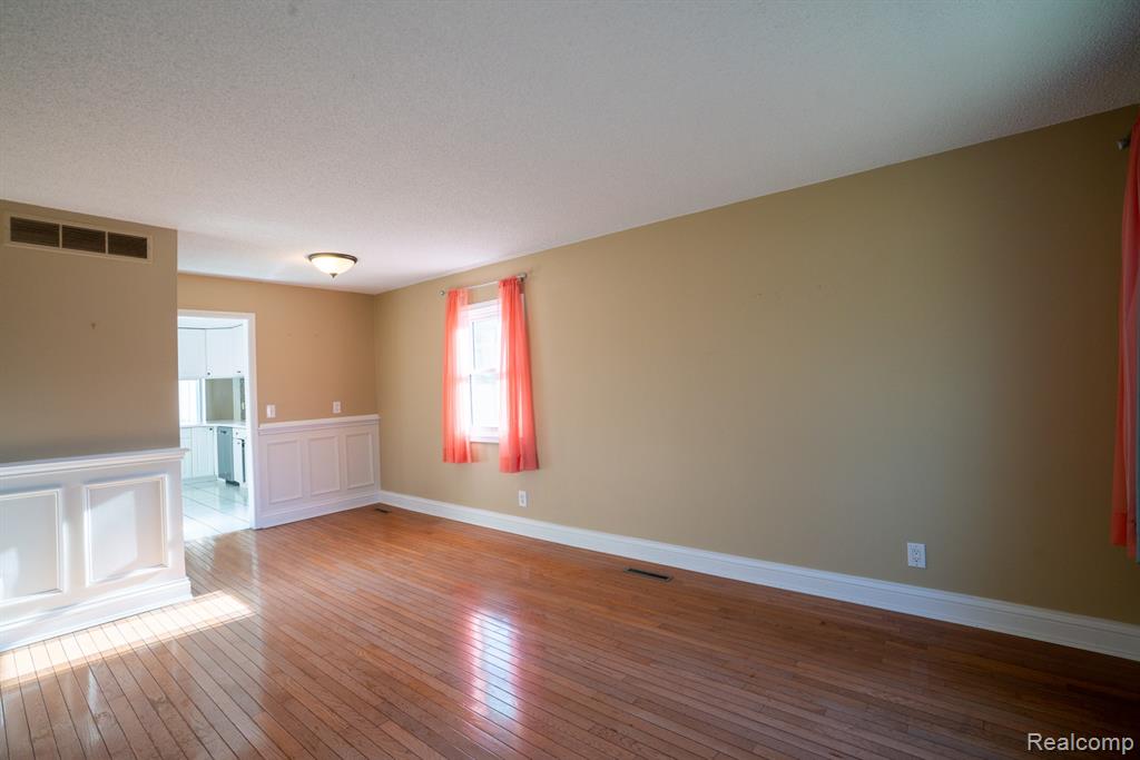 4205 Harding Street, Dearborn Heights, MI 48125 — Photo 8