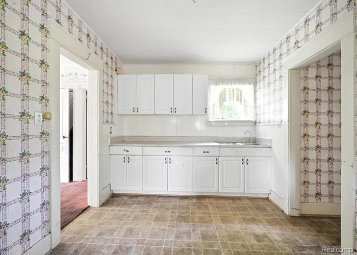 8127 Vassar Road, Grand Blanc, MI 48439 — Photo 15
