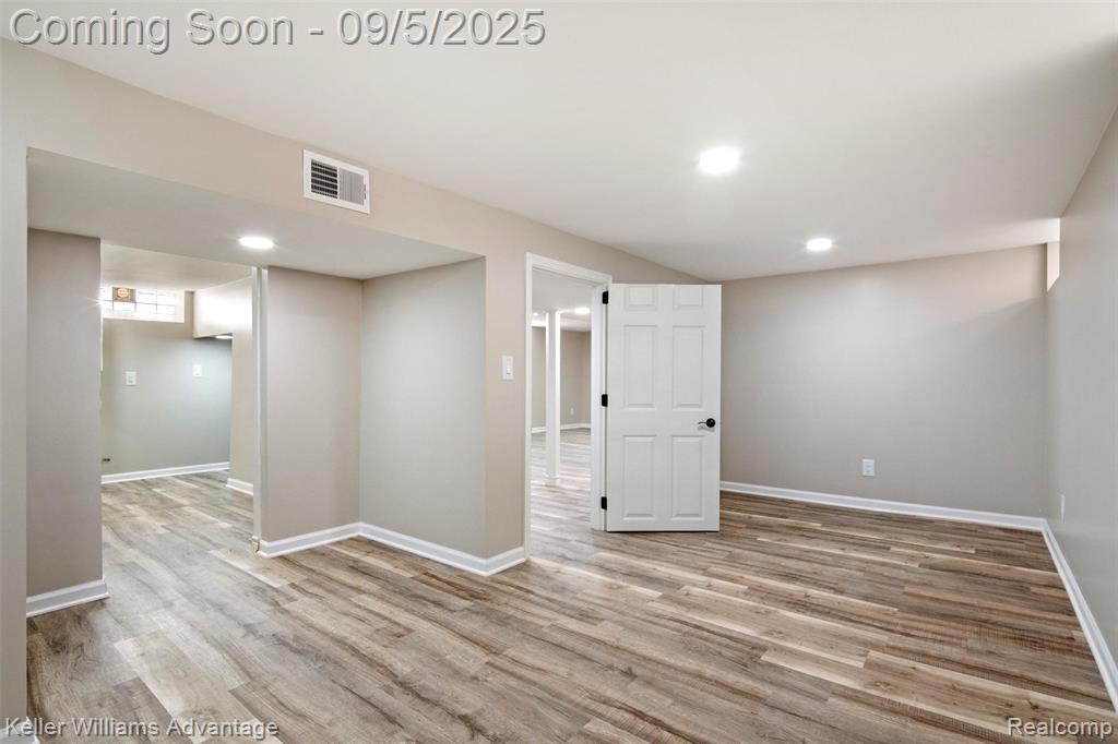 9844 E Clements Circle, Livonia, MI 48150 — Photo 28