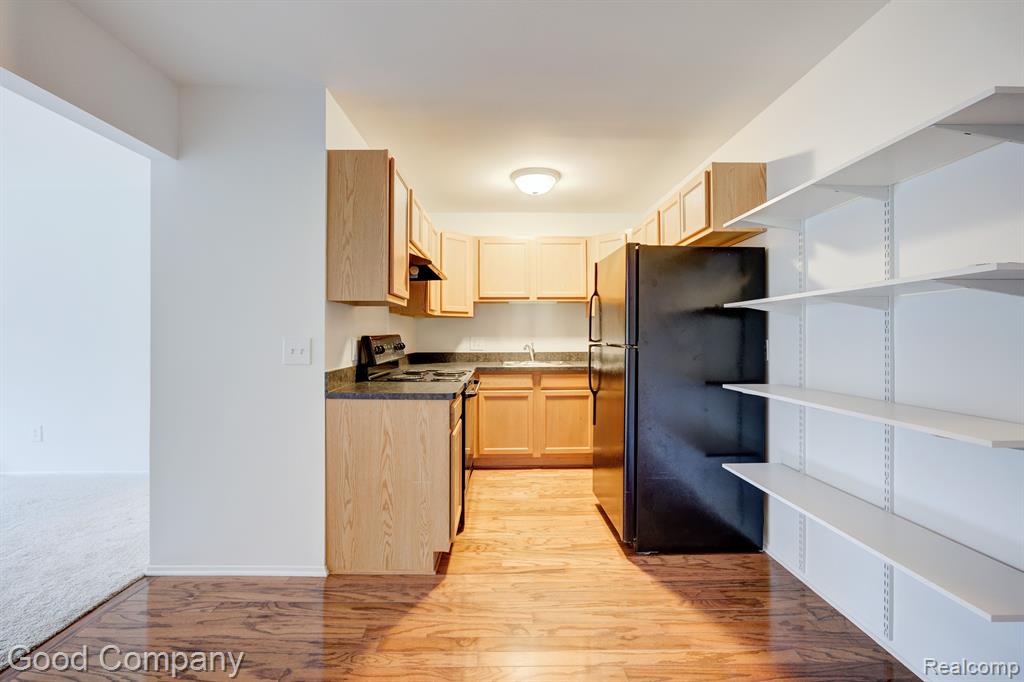 2425 TORQUAY Avenue, 102A, Royal Oak, MI 48073 — Photo 9