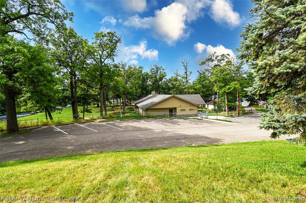 6903 Dandison Boulevard, West Bloomfield, MI 48324 — Photo 4