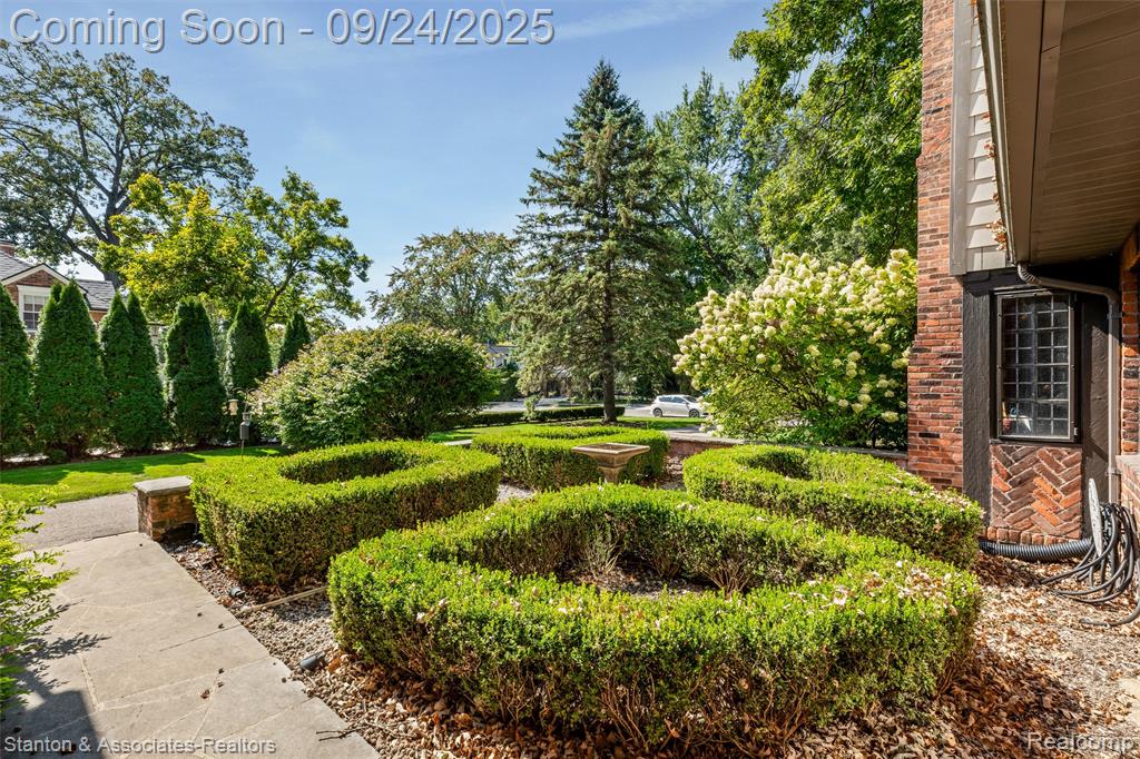 636 Waddington Street, Bloomfield Hills, MI 48301 — Photo 55
