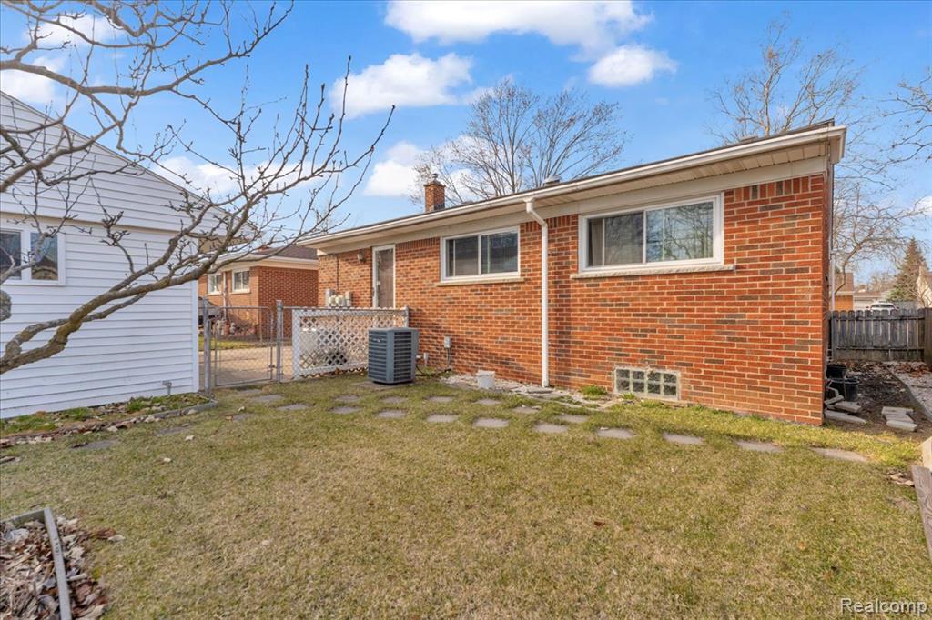 25615 Tireman Street, Dearborn Heights, MI 48127 — Photo 32