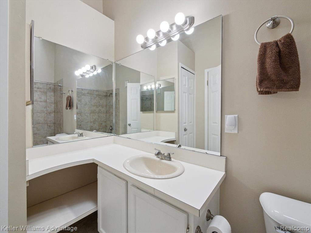 31131 COUNTRY, Farmington Hills, MI 48331 — Photo 28