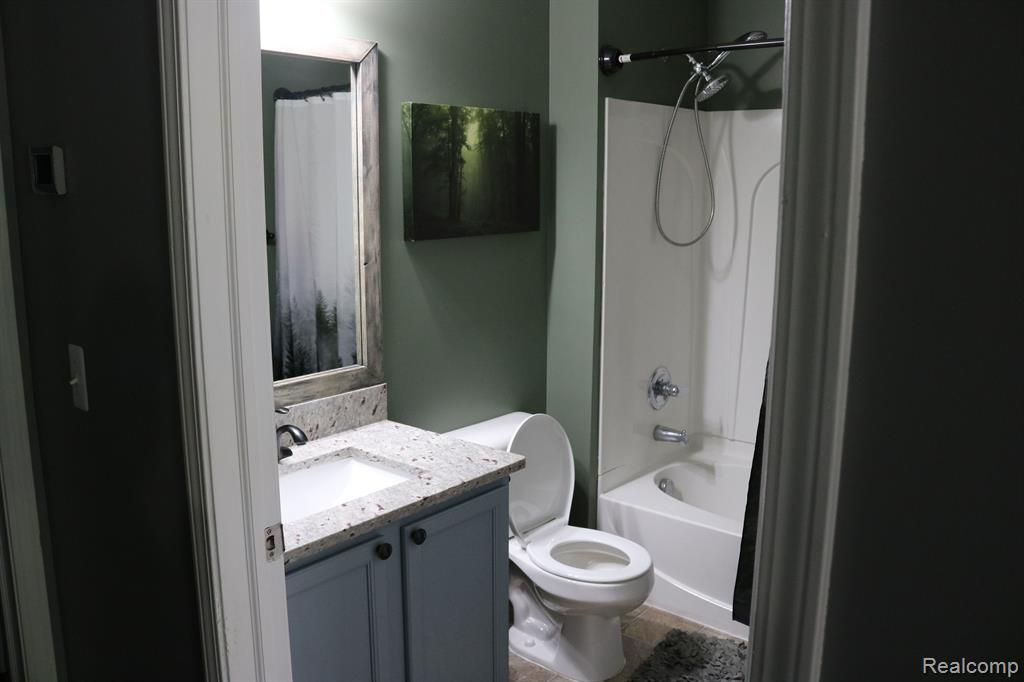 522 RED OAK, Walled Lake, MI 48390 — Photo 9