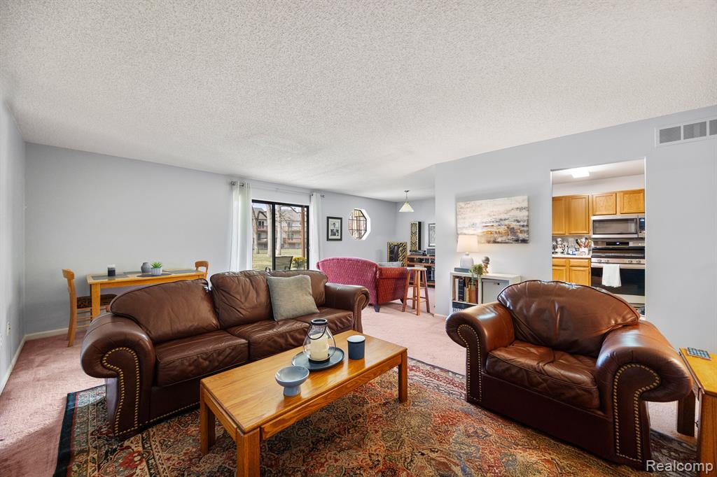 4933 OAK HILL Drive, Waterford, MI 48329 — Photo 8