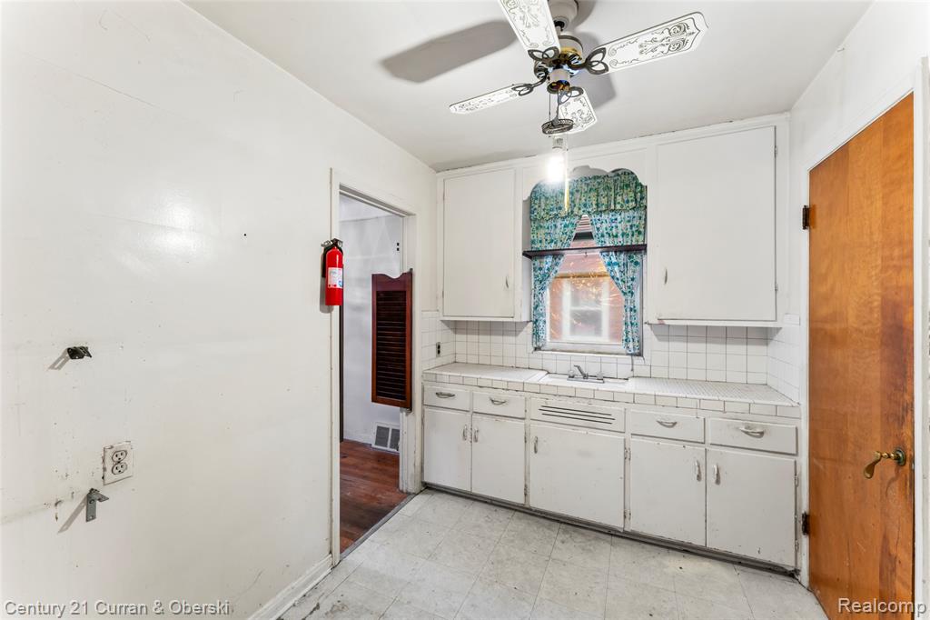 8152 Virgil Street, Dearborn Heights, MI 48127 — Photo 21