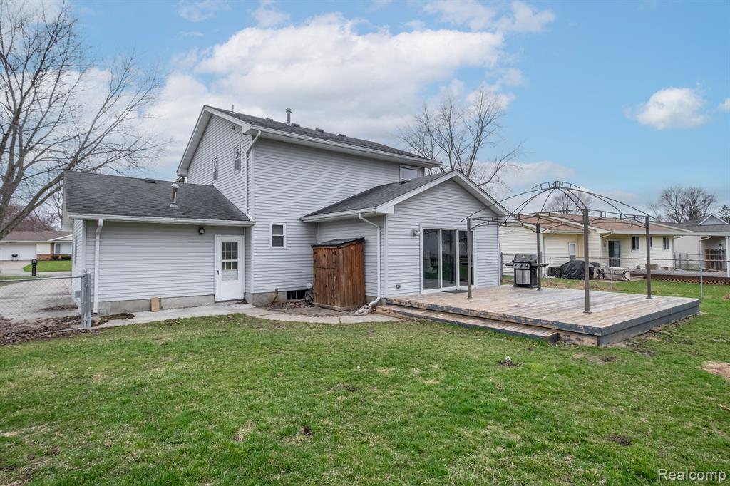 5403 OLE BANNER Trail, Grand Blanc, MI 48439 — Photo 2