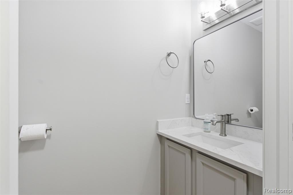 6790 Edwood Avenue, West Bloomfield, MI 48324 — Photo 17