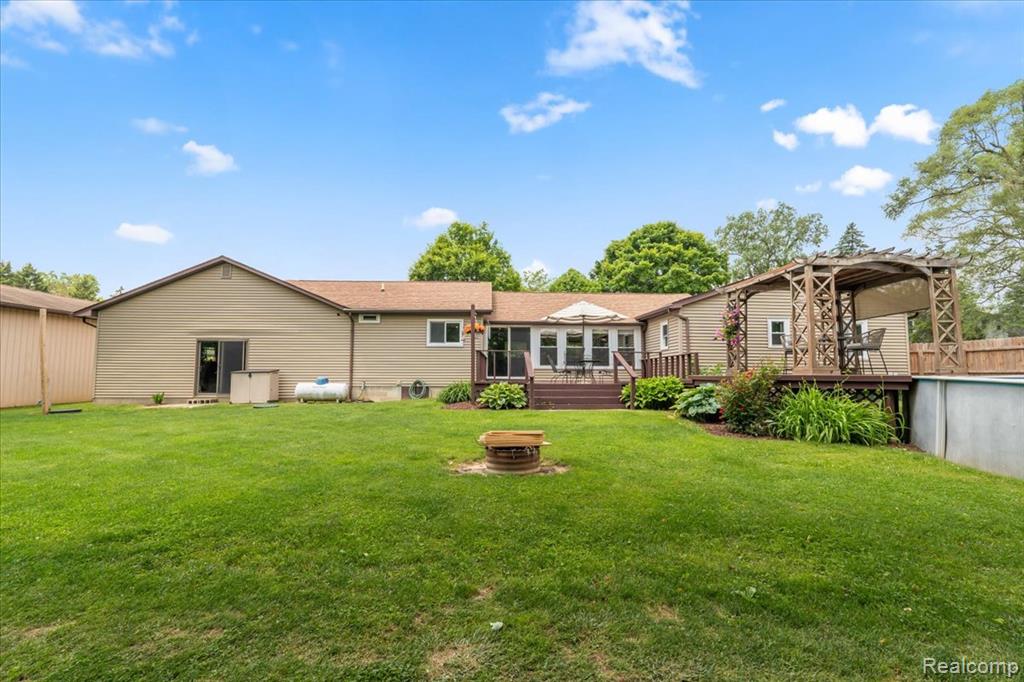 7569 S Durand Road, Durand, MI 48429 — Photo 2