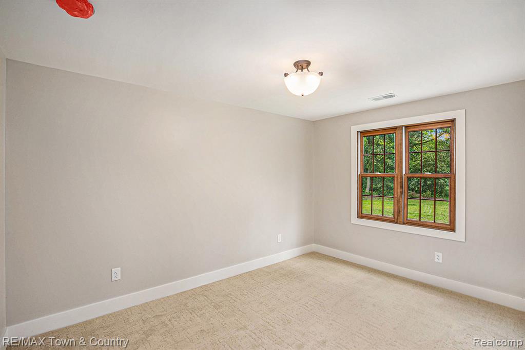 6400 N SEYMOUR Road, Flushing, MI 48433 — Photo 16