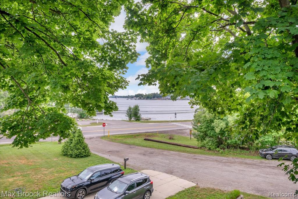 8230 Vandell Street, Commerce Twp, MI 48382 — Photo 5