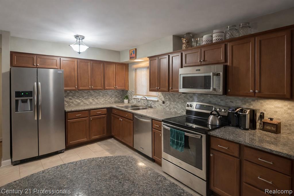 406 Woodlawn Avenue, Royal Oak, MI 48073 — Photo 8
