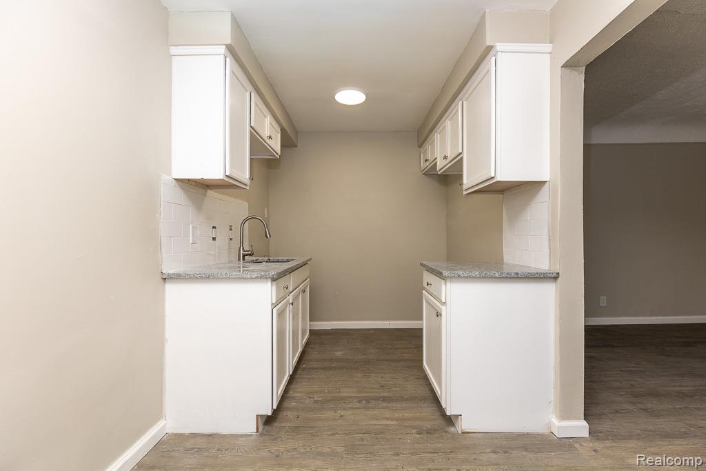 564 Marquette Drive, Detroit, MI 48214 — Photo 17