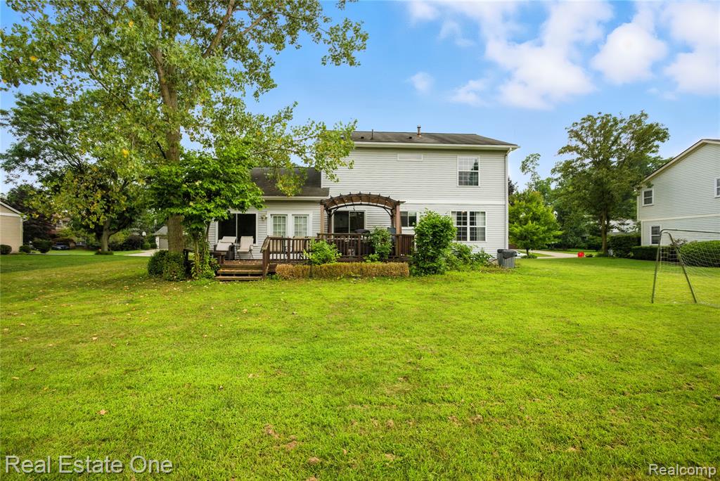 7335 Willow Oak Drive, West Bloomfield, MI 48324 — Photo 37