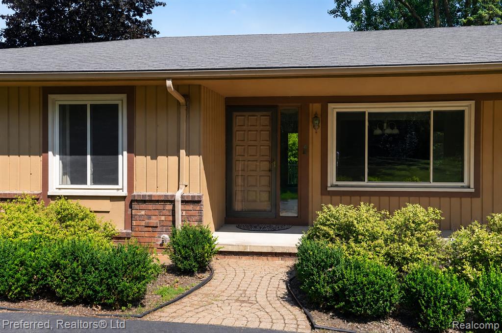 5524 Lawrence Court, Pinckney, MI 48169 — Photo 5