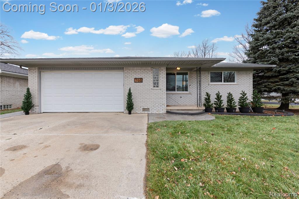 700 W Girard Avenue, Madison Heights, MI 48071 — Photo 2